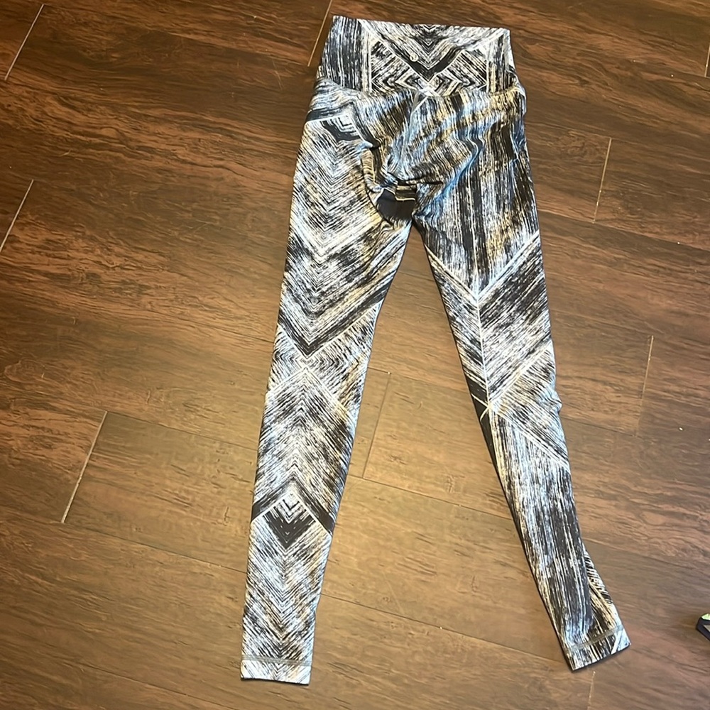 Lululemon leggings size 4